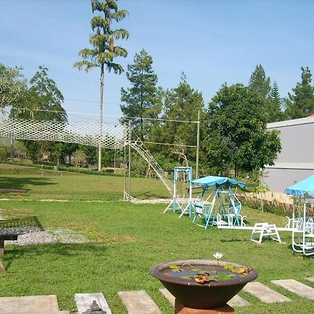Villa Bukit Pinus Bogor Luaran gambar