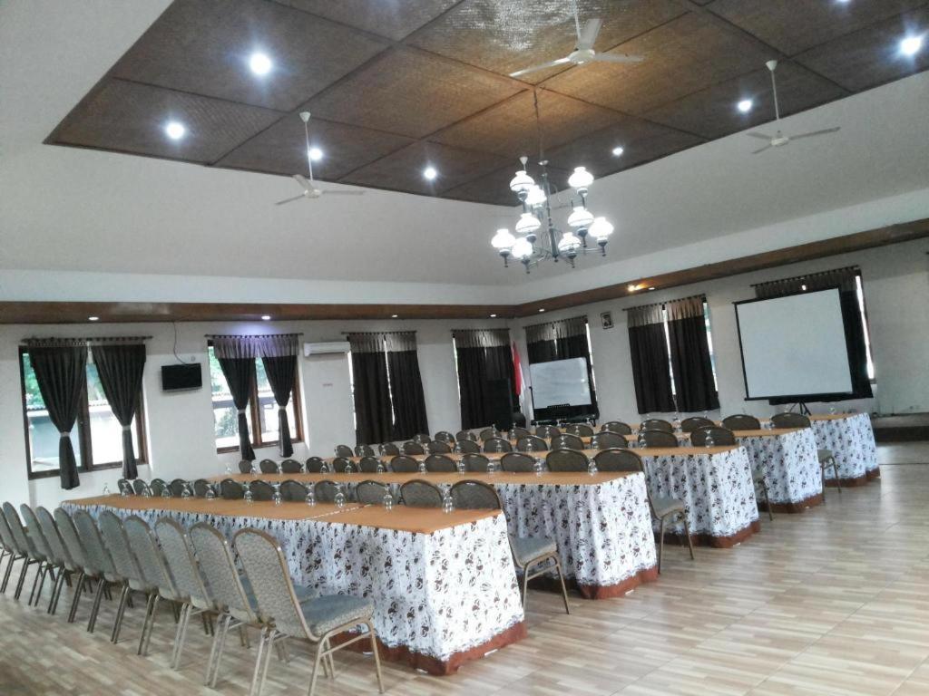 Villa Bukit Pinus Bogor Luaran gambar
