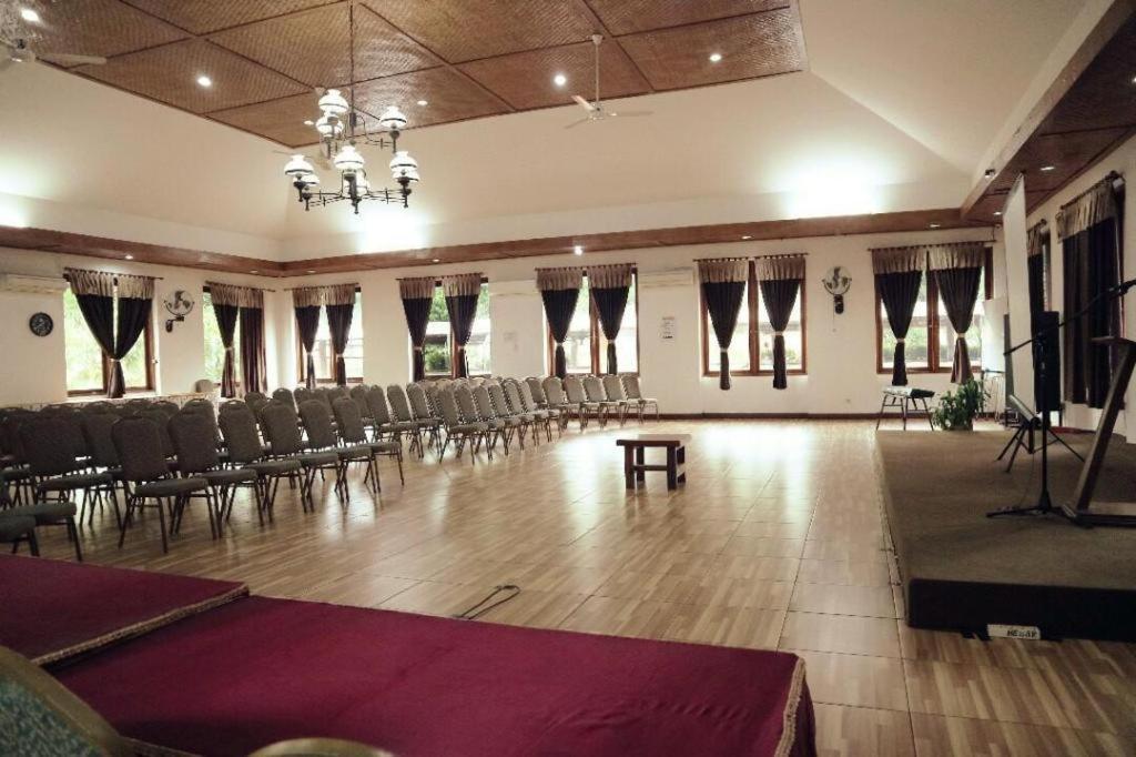 Villa Bukit Pinus Bogor Luaran gambar