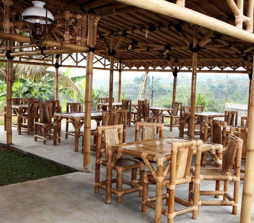 Villa Bukit Pinus Bogor Luaran gambar