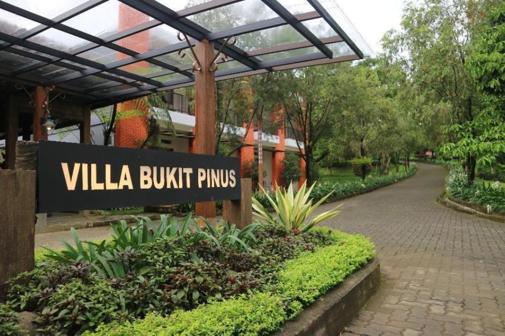 Villa Bukit Pinus Bogor Luaran gambar