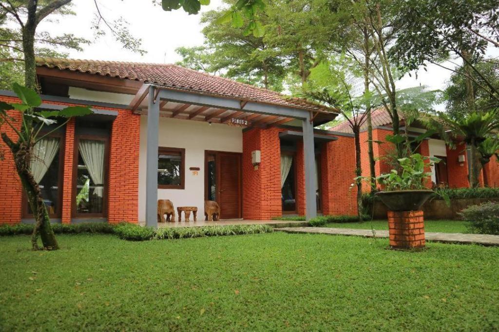 Villa Bukit Pinus Bogor Luaran gambar